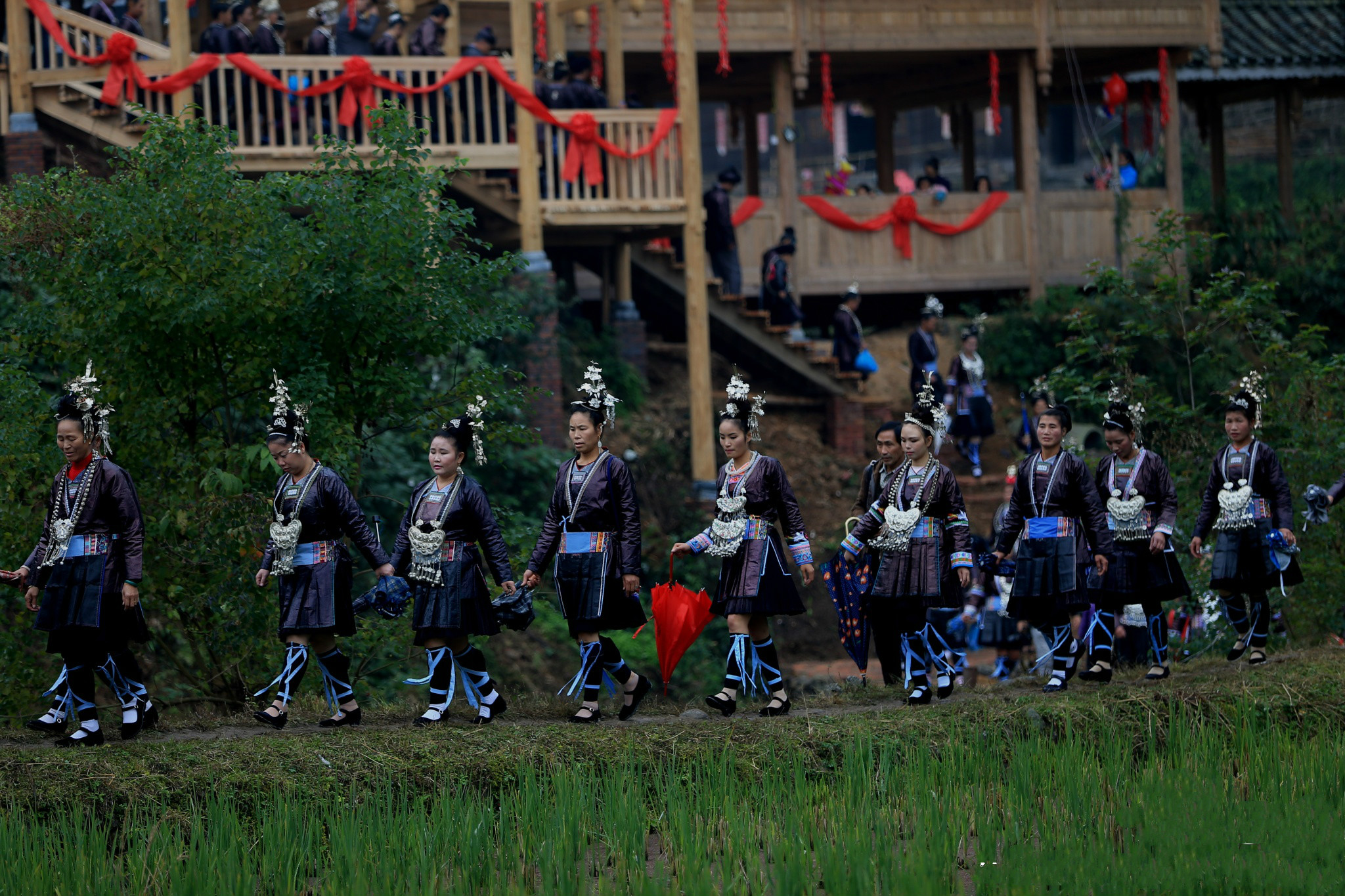 铜关、黑洞，小山村千古未有之变局：腾讯送移动互联网下乡记