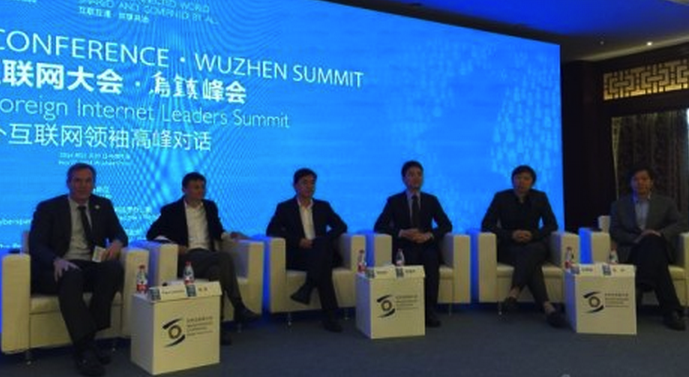 马云李彦宏雷军刘强东少有同场，必然明着斗嘴，暗中较劲