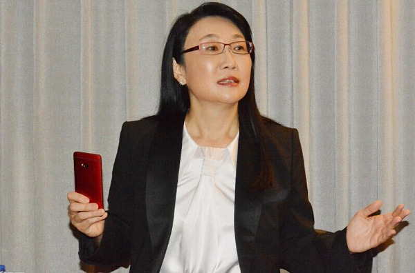 不卖HTC，王雪红要打“产业链收购”、“价格差”这两张牌