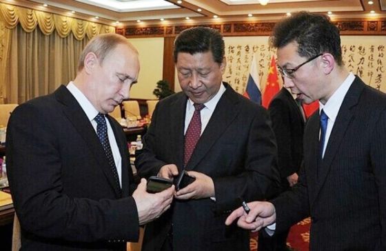 【早报】YotaPhone携手京东，第二代明年将登陆中国