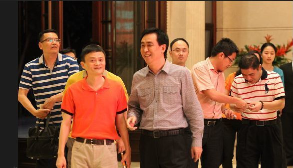 【早报】神转折！马云率高管会面许家印，或将一起“踢足球”