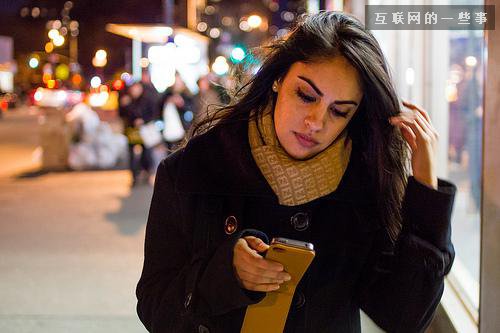 iPhone 6又陷“头发门” 打电话时容易夹头发,互联网的一些事