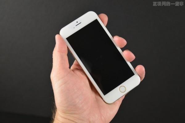 该来的总会来！iPhone 6采用窄边框设计 或增无线充电功能,互联网的一些事