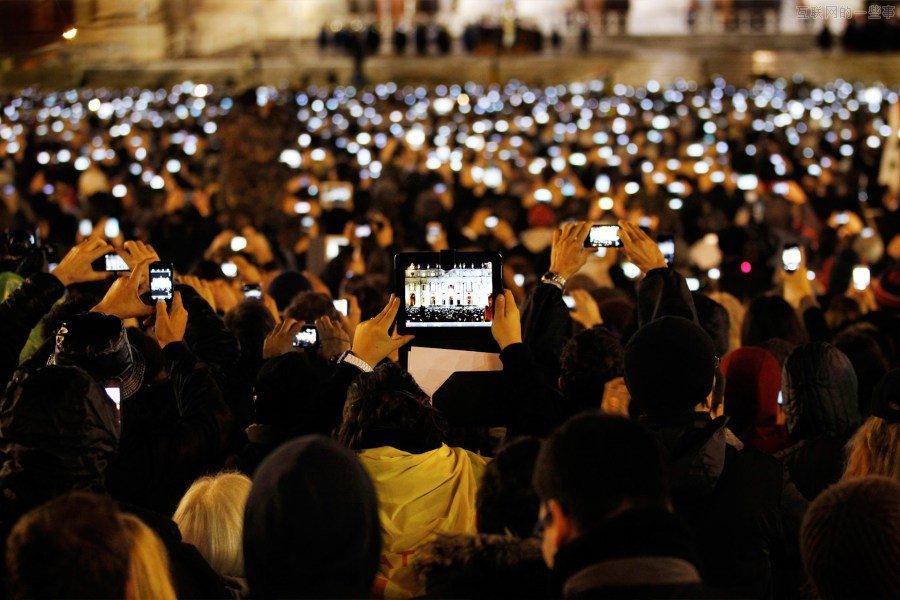 四张图告诉你人们已离不开智能手机,互联网的一些事