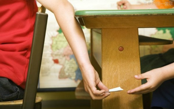 还记得小时候课堂上传纸条吗？,互联网的一些事