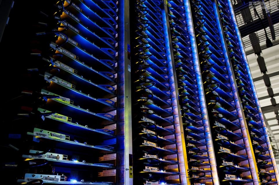 谷歌向外展示其八个机密数据中心,互联网的一些事