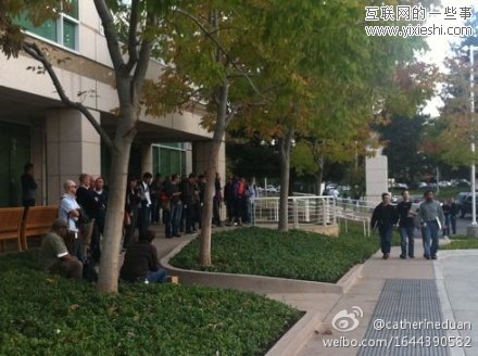 【多图】苹果总部拍摄到的苹果员工悼念乔布斯的情景,互联网的一些事