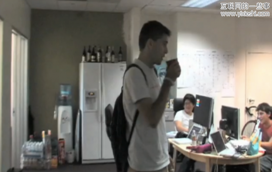 Facebook早年照片：员工喜欢在厨房办公,互联网的一些事