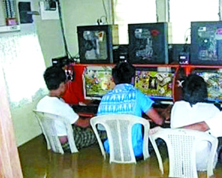 游戏帝一图走红 “疯狂玩家”洪水中打网游引争议,互联网的一些事