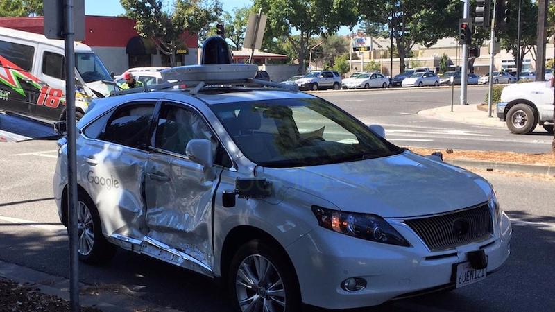 今日文娱：谷歌无人汽车发生严重车祸；扎克伯格联手霍金，耗资1亿美元探测